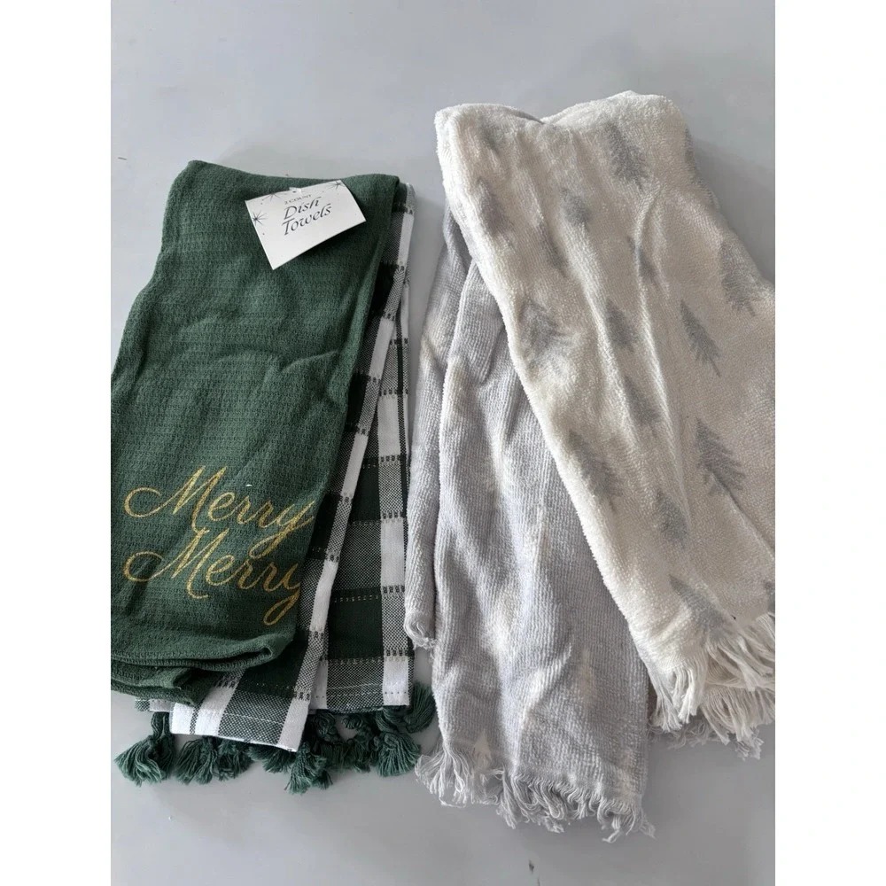 Four Seasonal Kitchen Towels.‎ Brand New 3377.